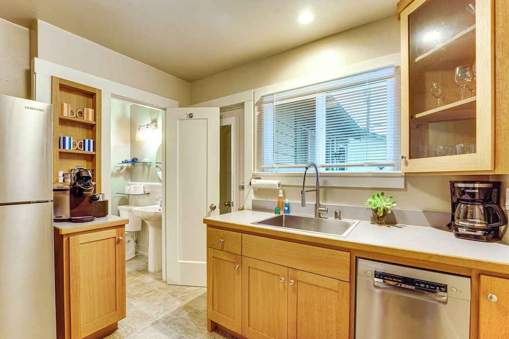 Inviting 1BR Patio Full Kitchen