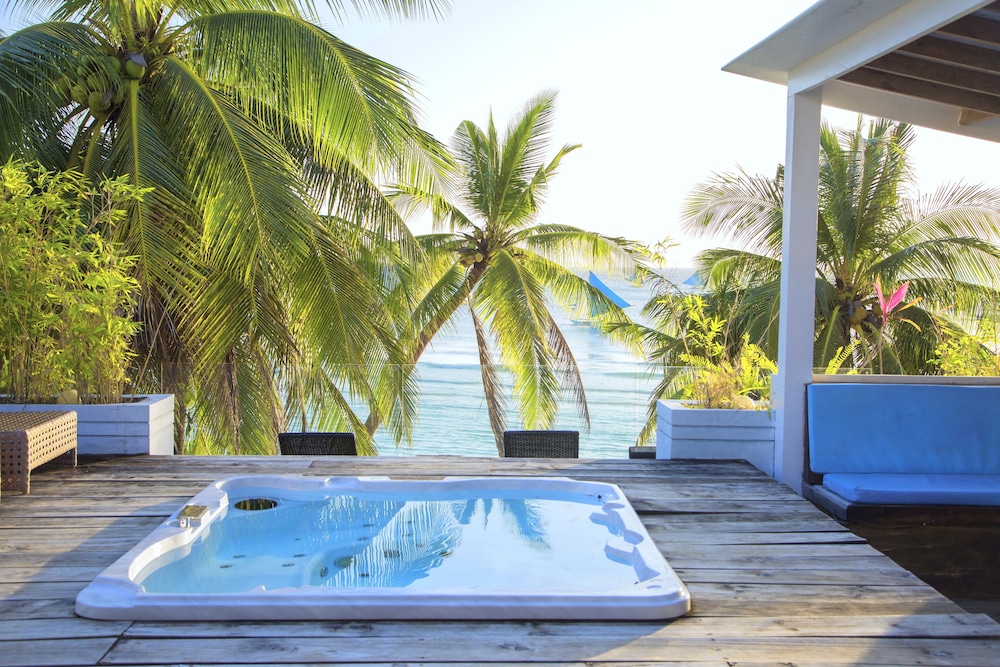 Mayumi Beach Villa
