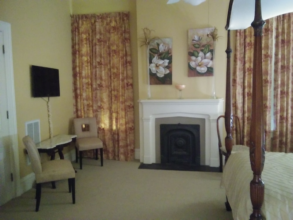 The Pillars in Natchez B&B view 3