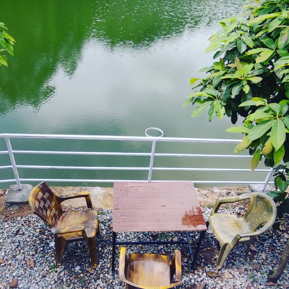 Begnas Lake front guest house