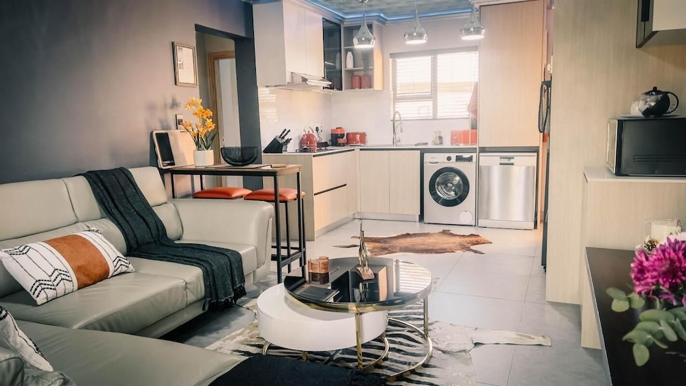 Luxurious Self-catering Apartment in Benoni With Private Entrance