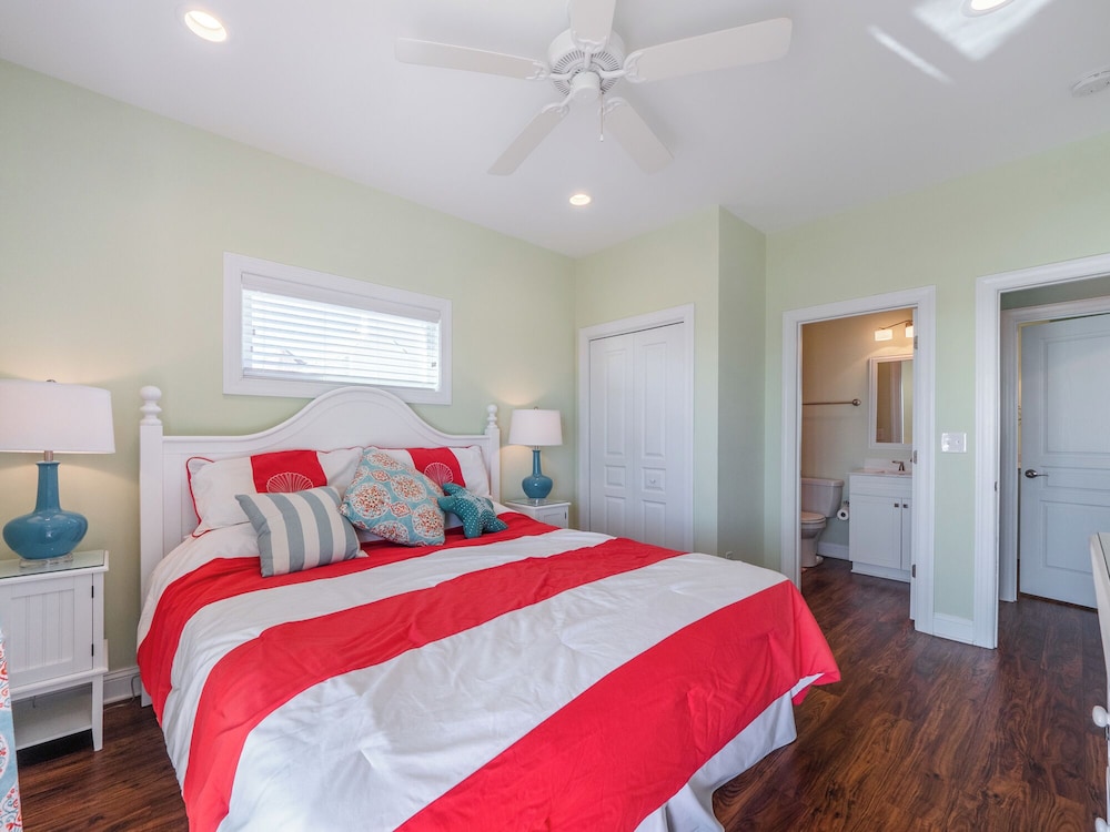Sandy Feet by Topsail Realty