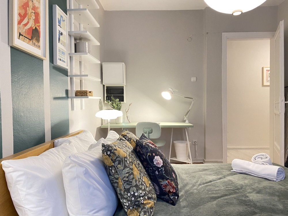Charming Flat Near Osmanbey Metro Station