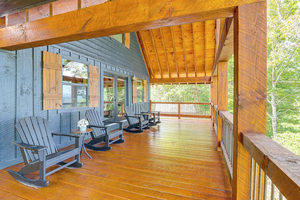 Deck, Panoramic Views: Serene Mineral Bluff Cabin!