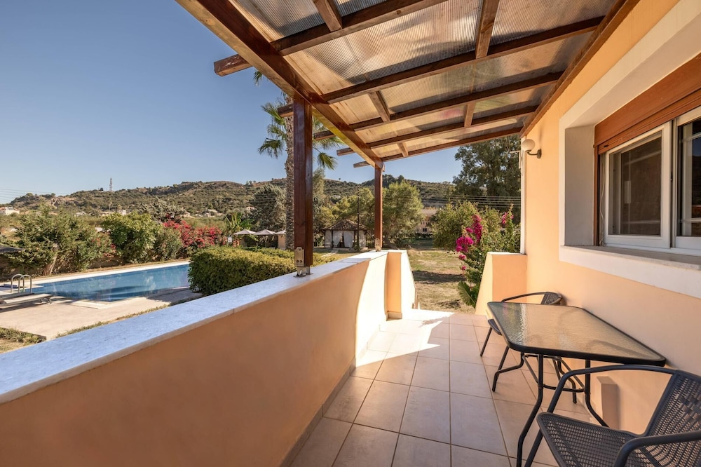 Leone Luxury Villa Giota