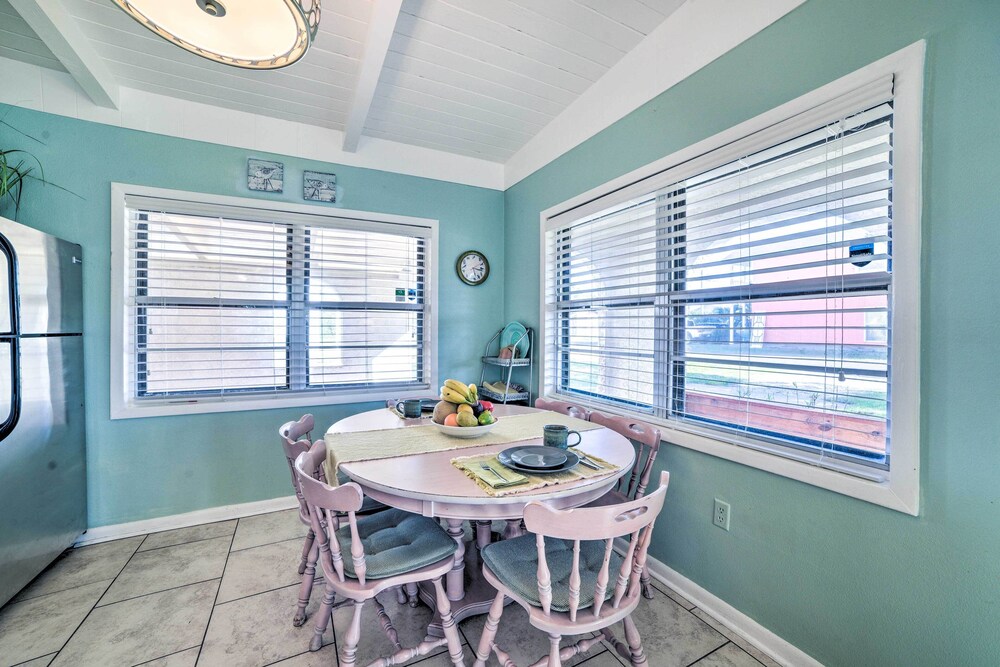 Coastal PCB Cottage W/pool & Bbq: 1block to Beach! view 3