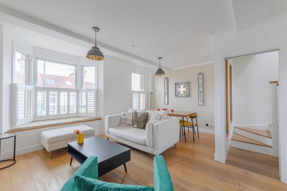 Chic & Contemporary 3BD Flat - Barnes!