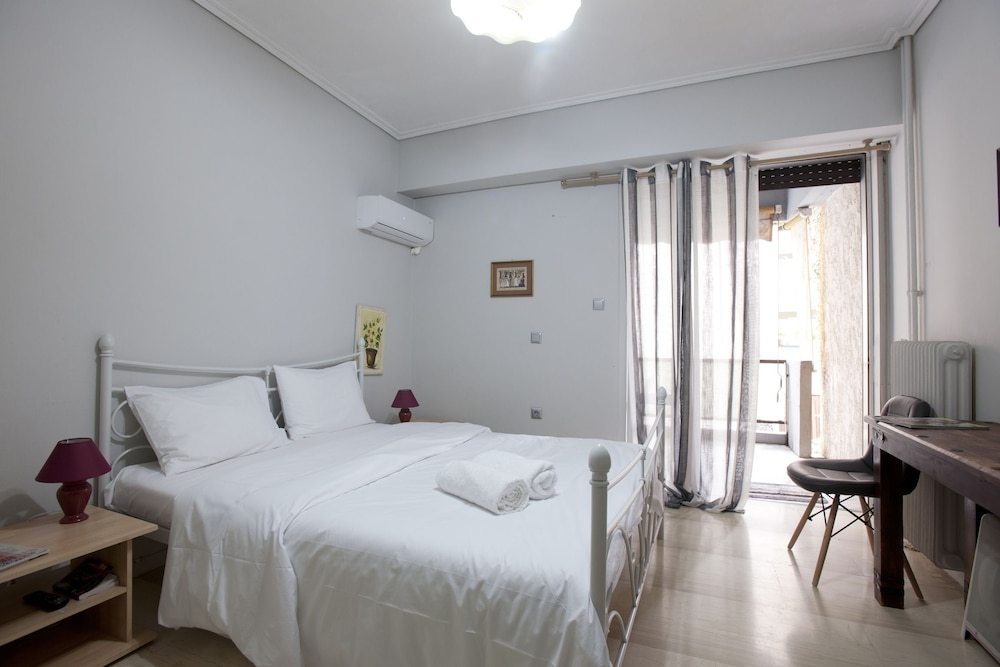 Chalandri a newly renovated studio photo 2