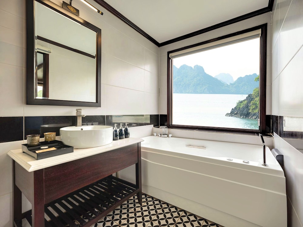 Le Journey Elegance Cruise on Lan Ha Bay
