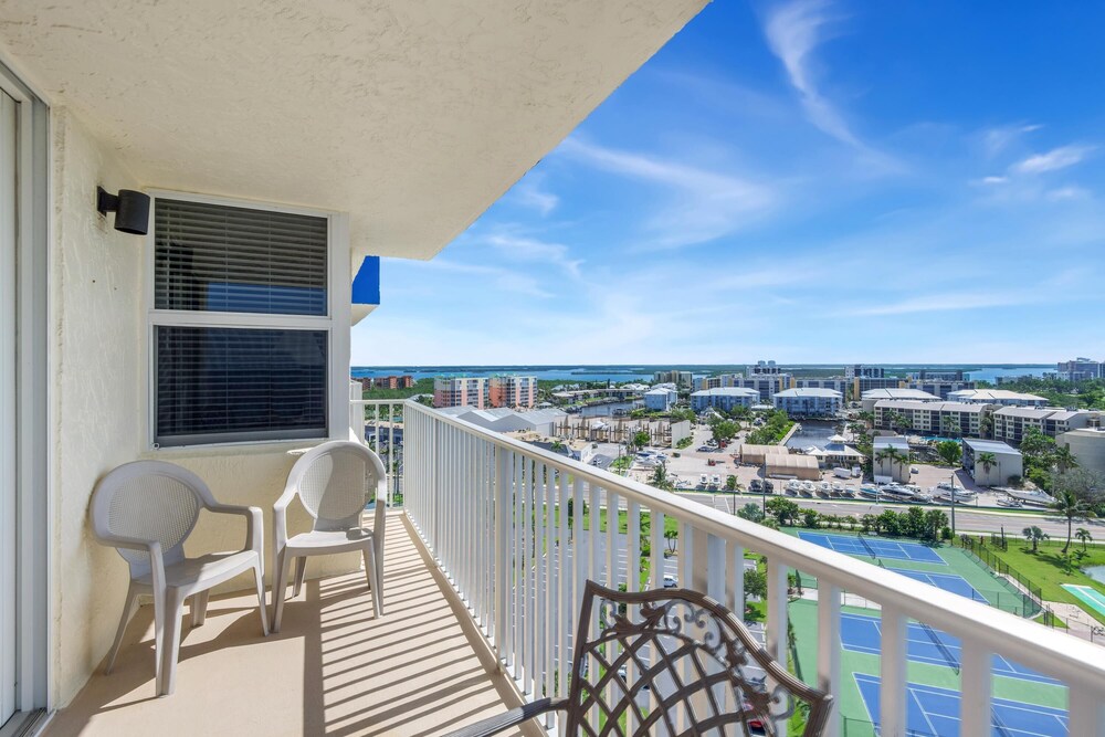 Estero Beach & Tennis Club-penthouse 3A