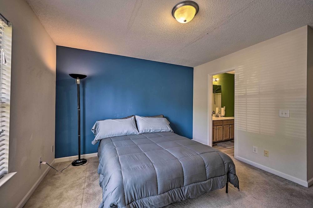 Cozy Greensboro Townhome ~ 7 Mi to UNC Campus view 5