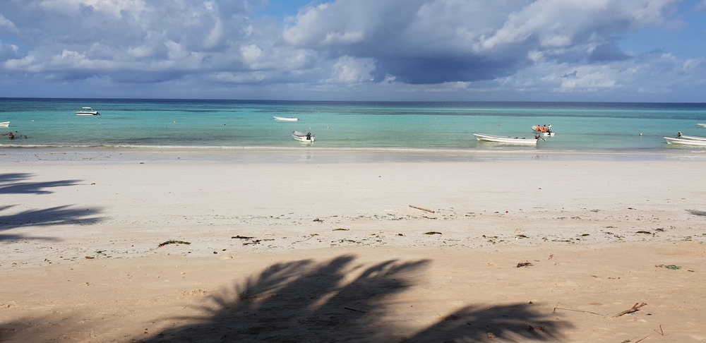 Ocean Breeze Lodge