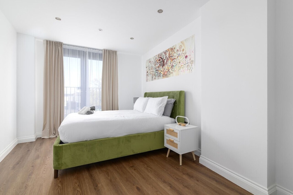 Elegant Spacious Luxury 2 bed Apartment Sleeps 6