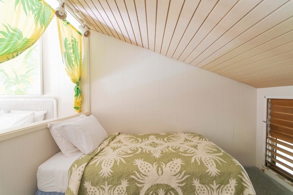 Turtle Bay Sea Breeze*nuc 90-tvu-0498 1 Bedroom Condo by RedAwning