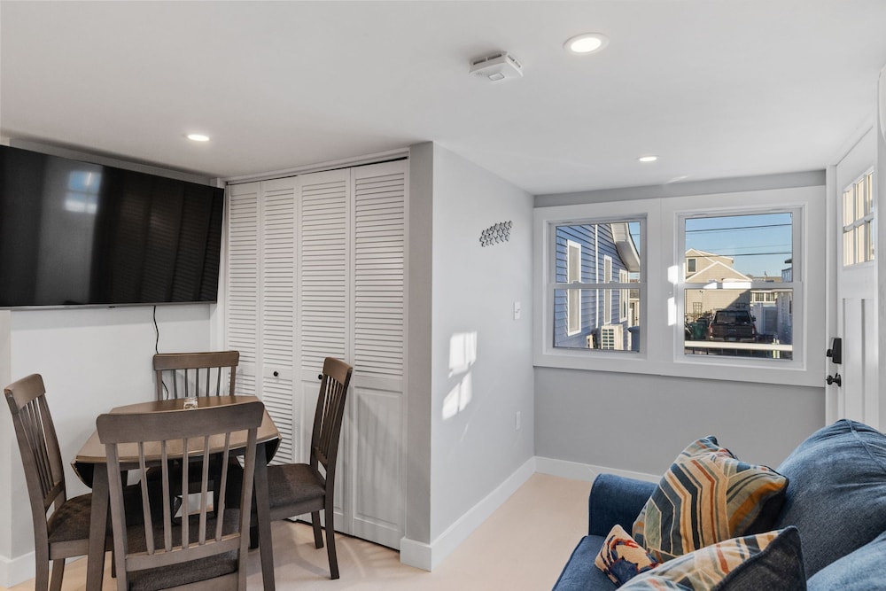 Modern Condo Perfect For Winter Rental