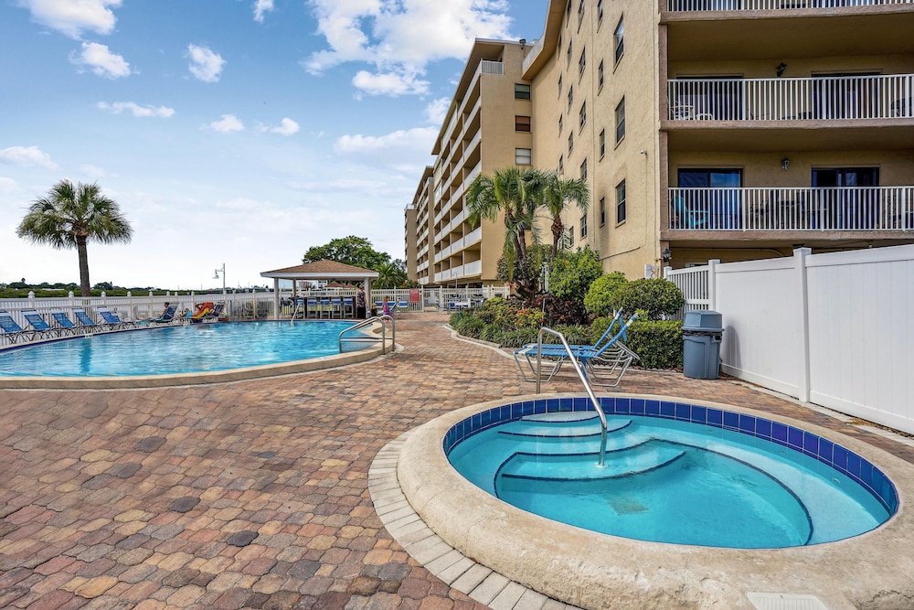 Bayshore Yacht & Tennis 314