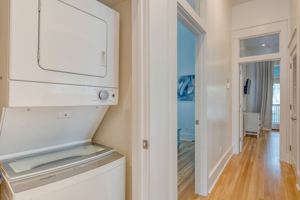 Destin Dream by Avantstay 2-story Home Walk to Beach Hot Tub Golf Cart