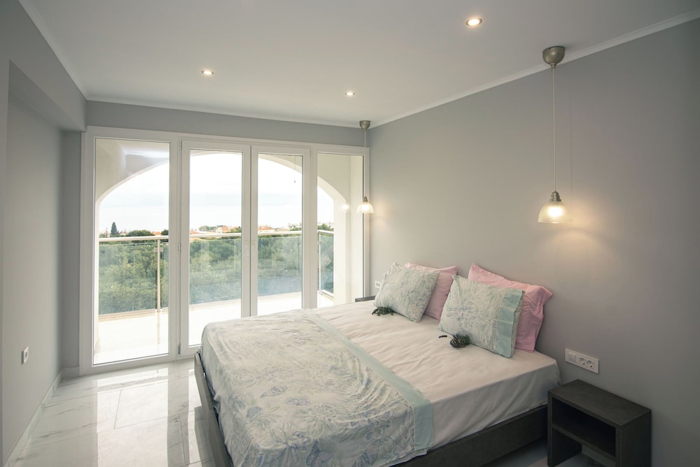 Gigi Star Luxury ApartVilla with Pool, Sea View