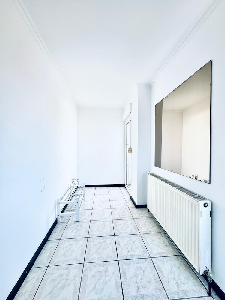 Cozy 7BR Villa Near Blumengarten