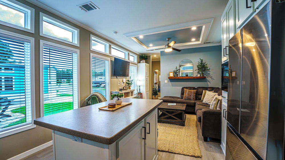 Island Oaks RV Resort