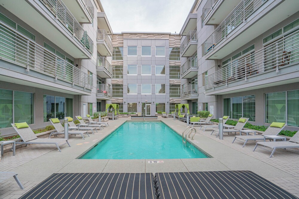 ROVE LIVING/KL - Linear