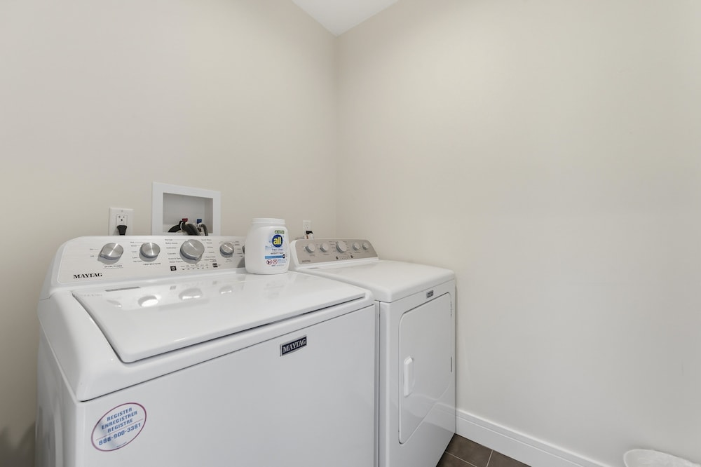 Bright Modern 3bed 2.5bath Evanston Home W/parking 3 Bedroom Home