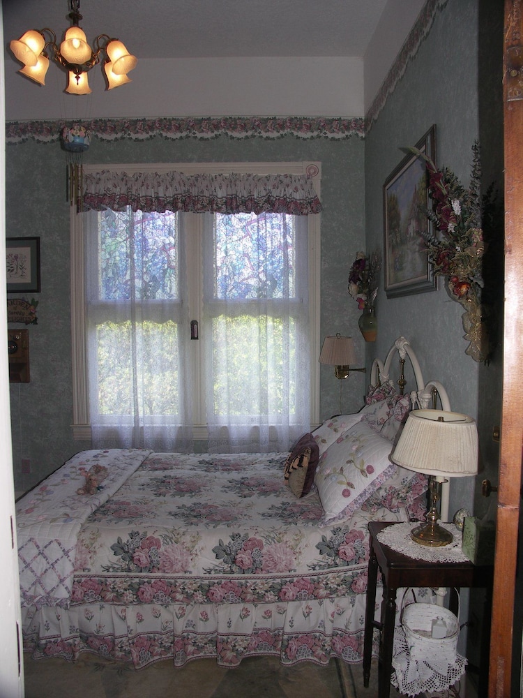 Robins Nest Bed & Breakfast