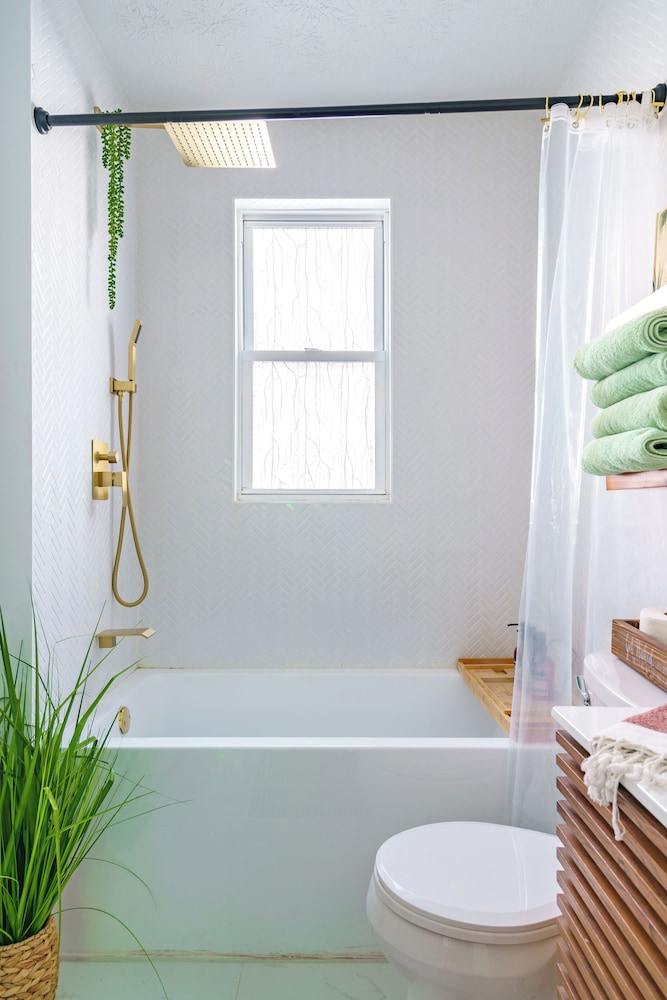 Jungle House Boutique Suites – Short North & Convention Center