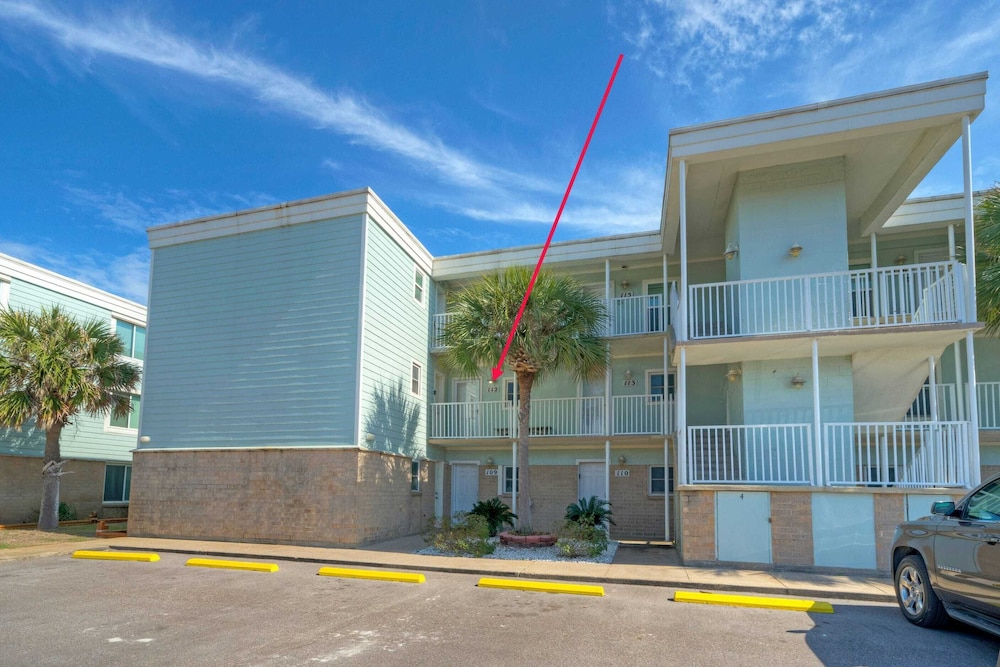 Beachfront Condo w/ Ocean View, 2 Pools, Boardwalk to the Beach Island Getaway