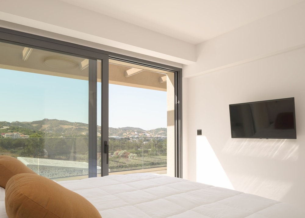 Luxurious Villa Dias With Tennis Court by Estia