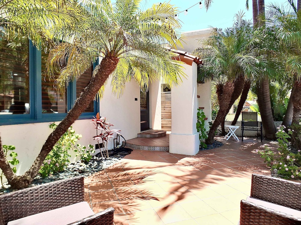 Belmont Shore Coastal Cottage - Cozy Home for 6 - 2 Blocks to Beach