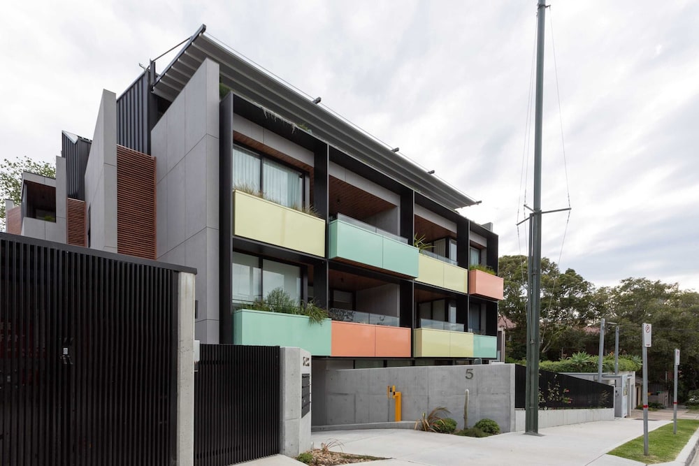 Stylish 2-bed Apartment With BBQ Patio Near Beach