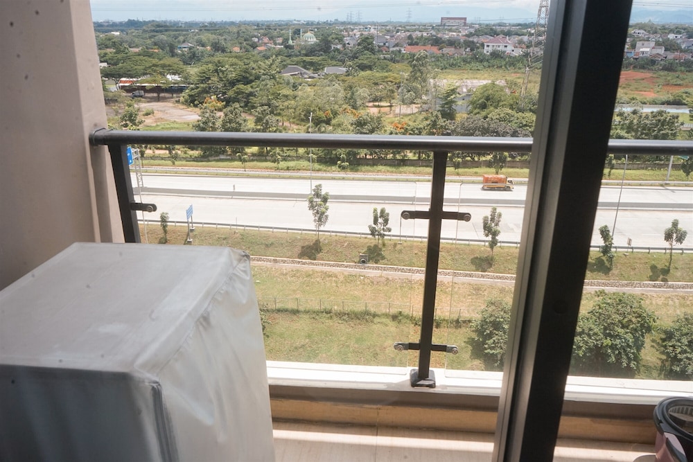 Elegant And Strategic 2Br Apartment At Sky House Bsd