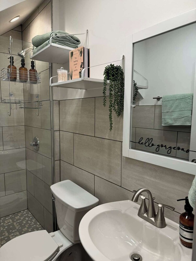 Jungle House Downtown Columbus – Modern Boutique Suites