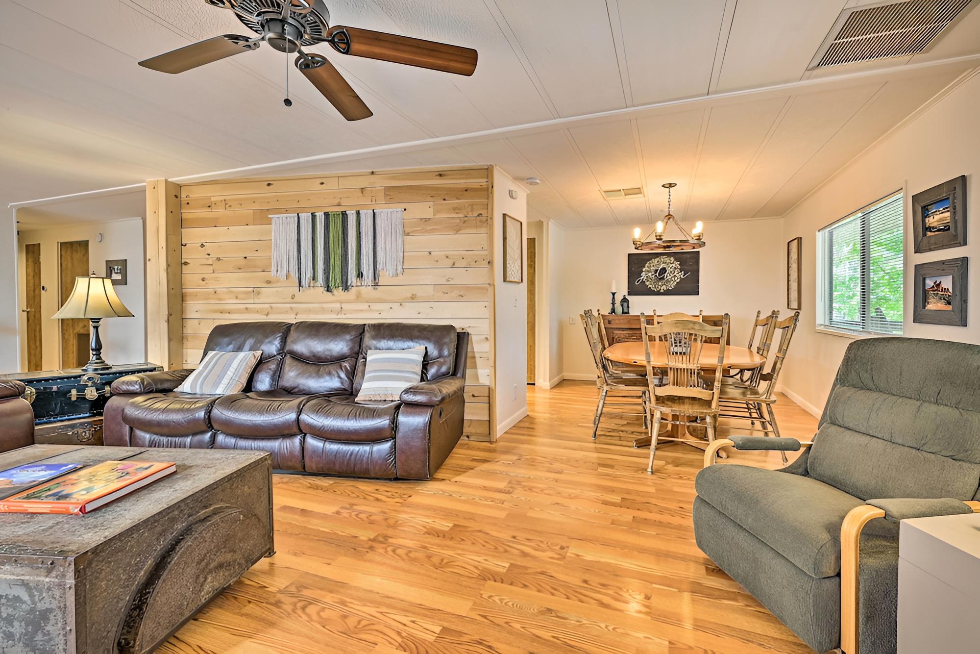 Dog-friendly Munds Park Cabin w/ Deck! view 4