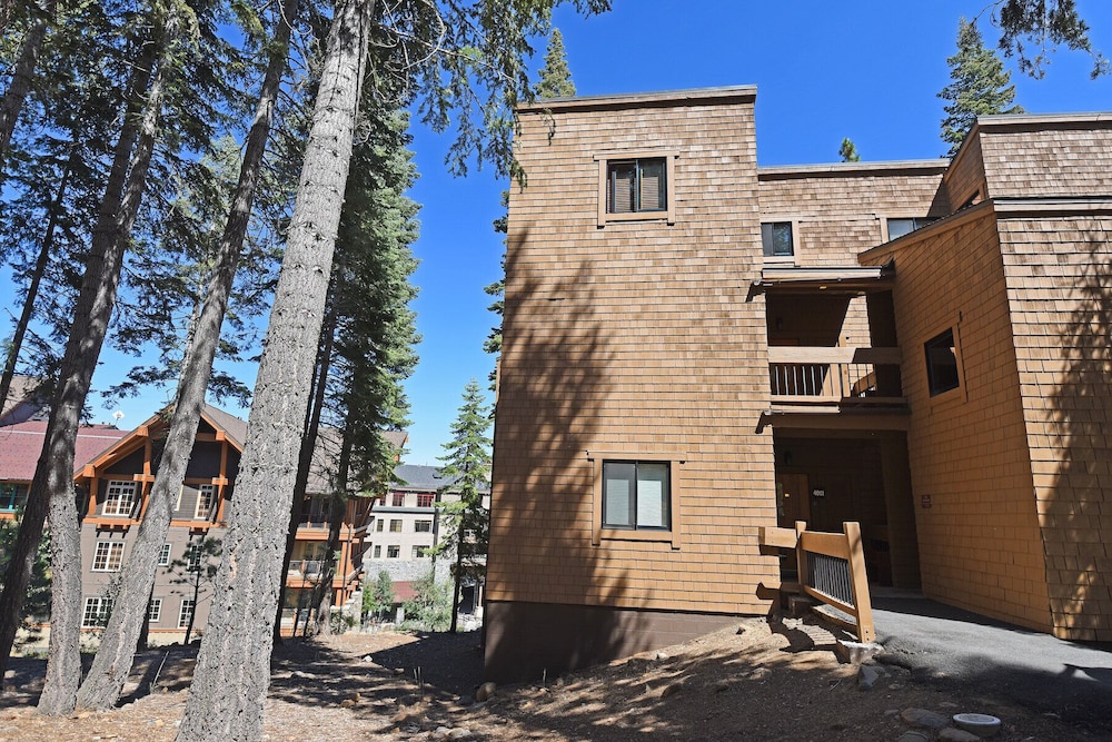 Lake Tahoe Vacations - Golden Ski Getaway - Property Image 4