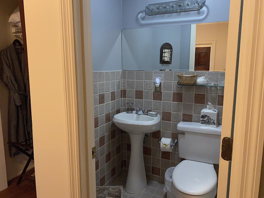 New Bern Vacations - Hanna House Bed  Breakfast - Property Image 32