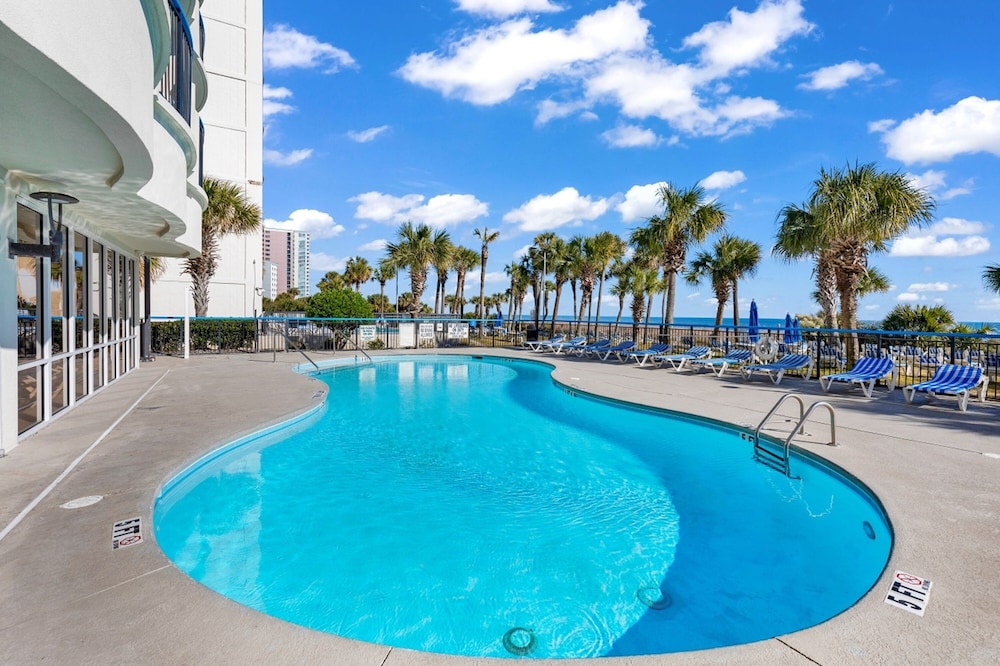 Boardwalk Resort by Hosteeva