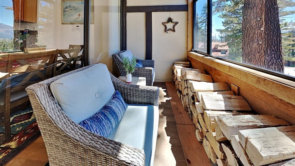 Summer FUN! Outdoor Pool, 3 Spas, Stargazing, Hiking, Bonfires! by RedAwning