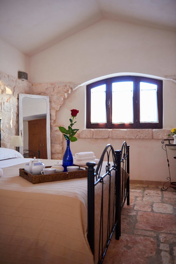 Trullo Cinque Punte view 3