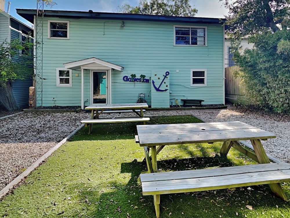 Pleasure Pier Retreat Manor by Ryson Vacation Rentals