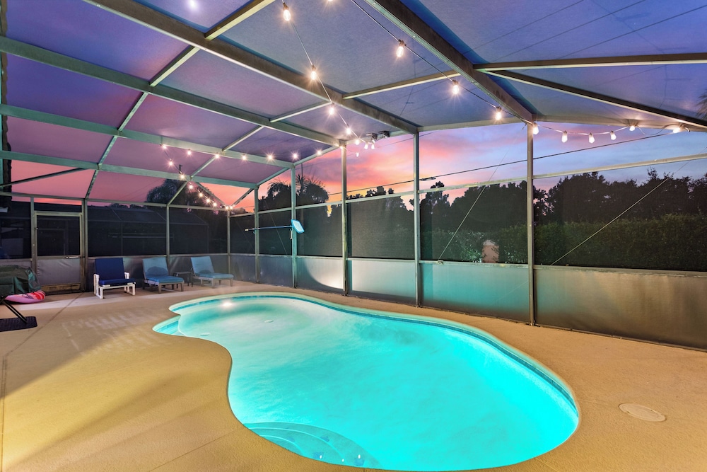 10 Mi to Wdw: Home w/ Themed Rooms, Pool & Lanai