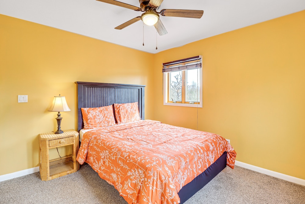 Pocono Retreat: Access to Community Lake & Beach! view 2