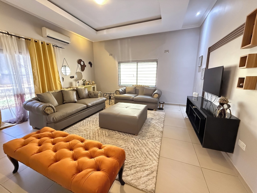 Spacious & Modern 3-bedroom Foxdale