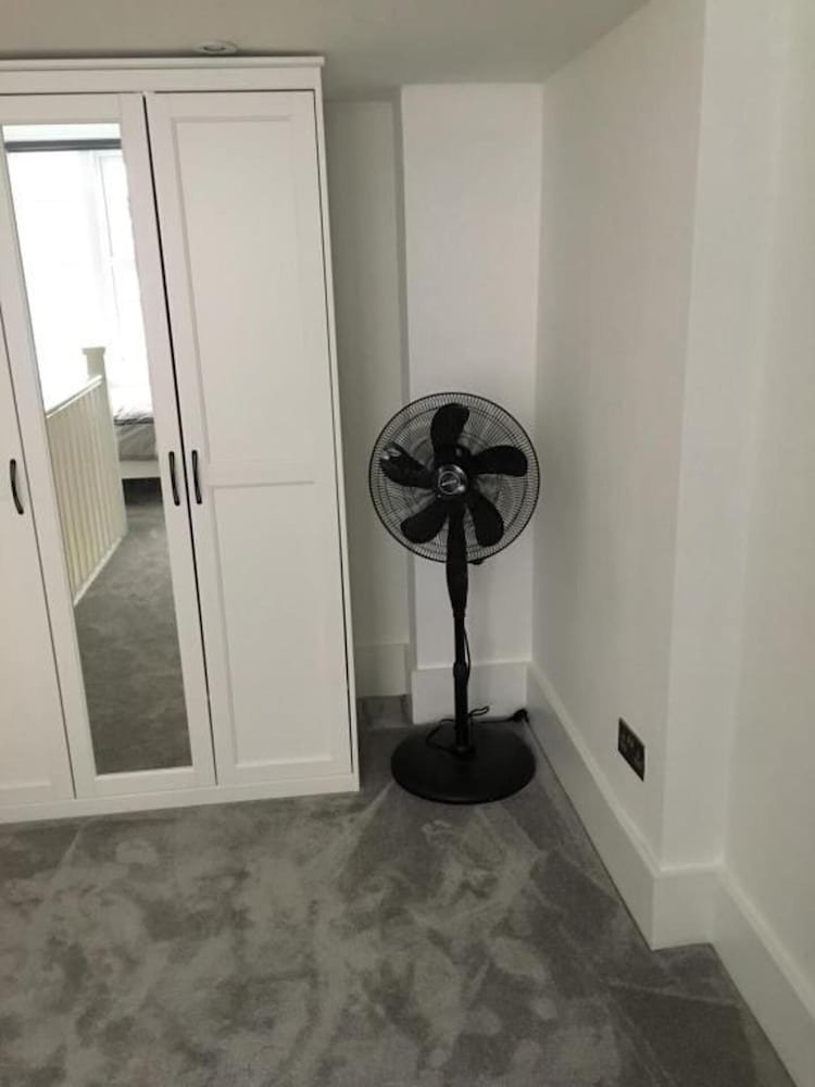 Spacious1br-6guests-walktoshops-fastwifi