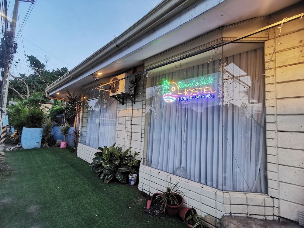 Resort’s Side Hostel near Shangrila