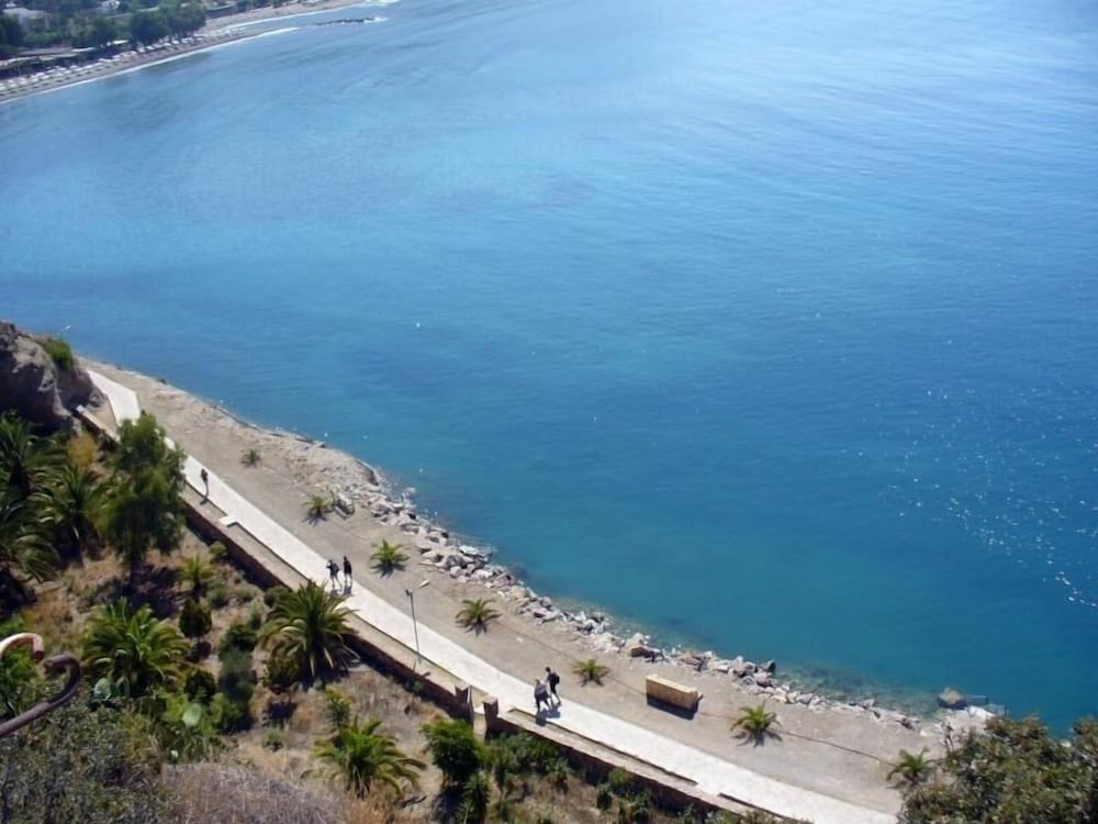 Lenikos Resort