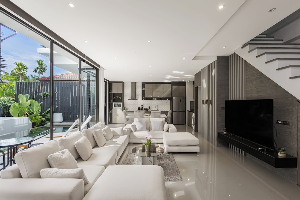 3-Bedroom Wallaya pool villa in Bangtao