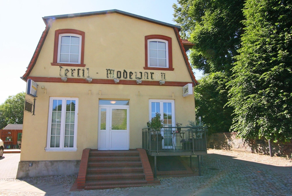Luxuriose Ferienwohnung mit Terrasse, Wiek