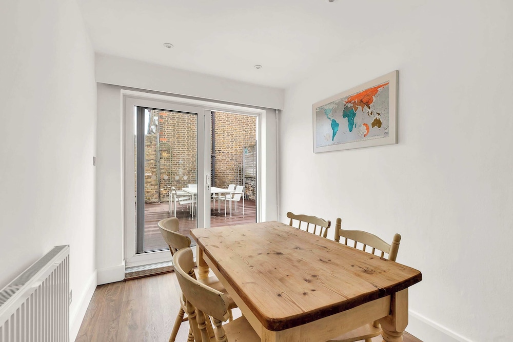 Charming Golborne Escape